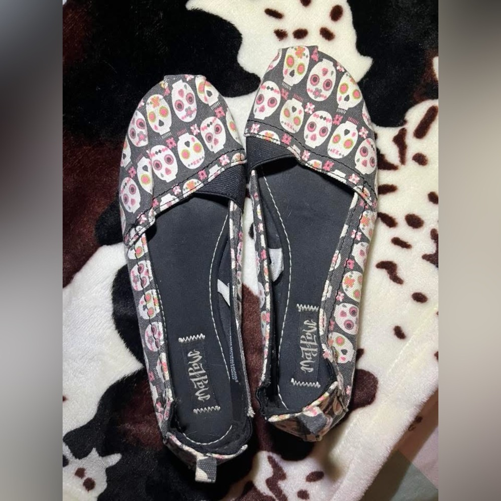 ✨MAD LOVE SUGAR SKULL FLATS SIZE 8✨